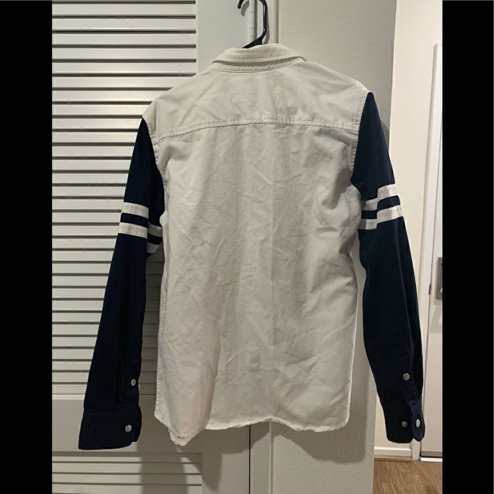 Forever21 Overshot Windbreaker shirt/jacket   - Picture 3 of 4